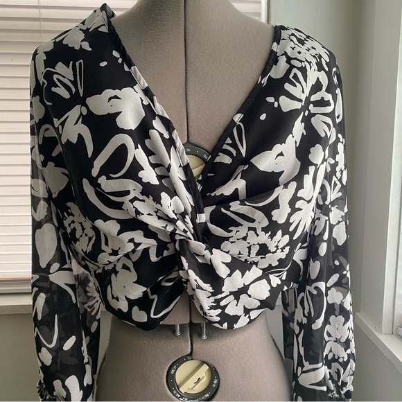 WISHING WAVES Women's Floral Cropped Blouse Long Sleeve Size M - Picture 3 of 10